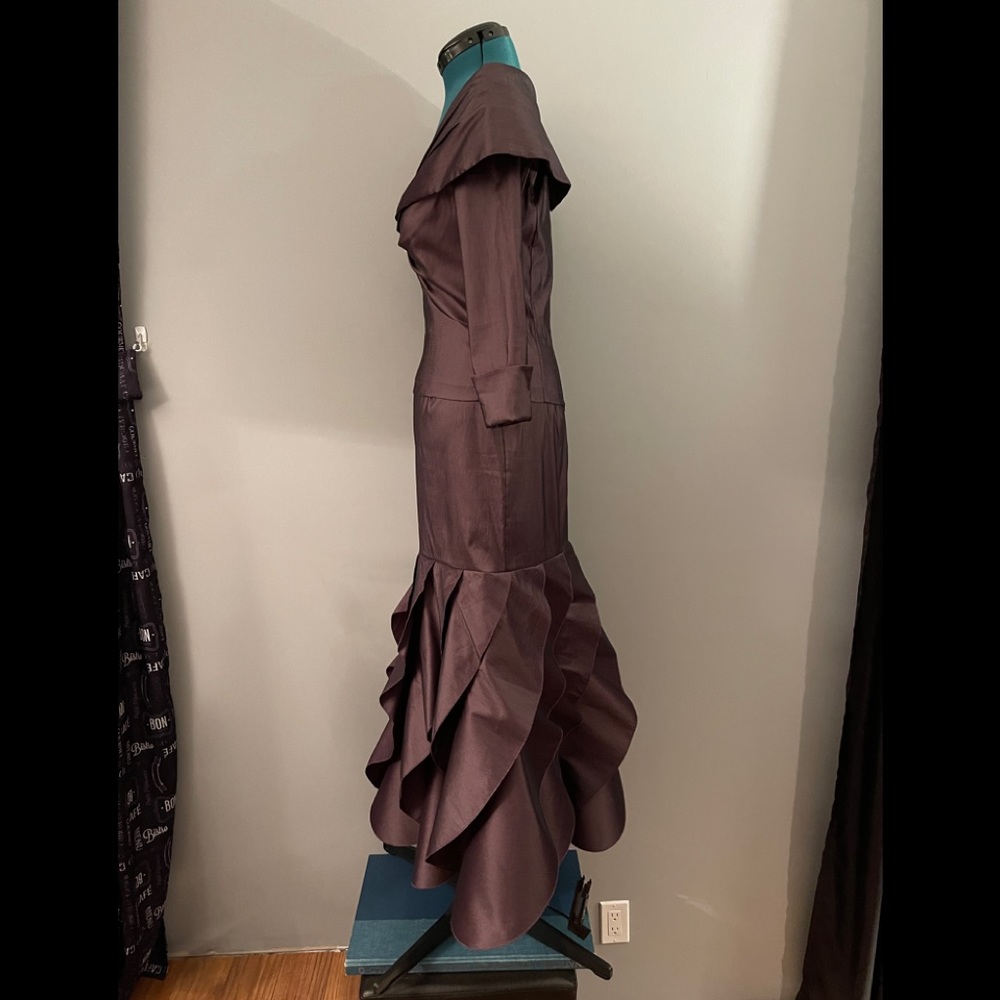 Stunning 2 pc Floor Length Formalwear - Picture 2 of 15
